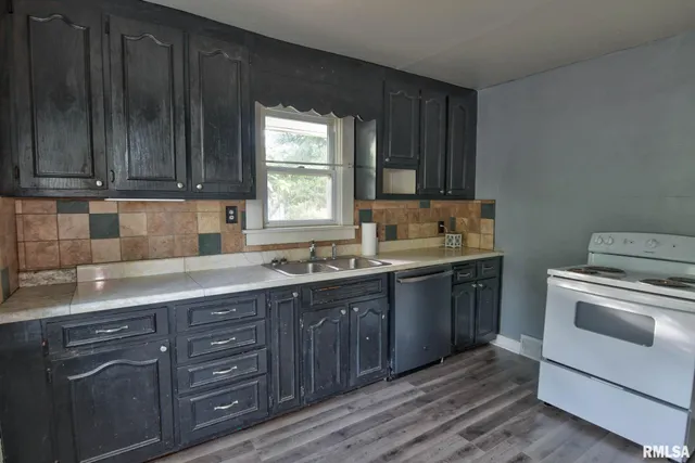 $89,900 | 402 East Adams Street, Taylorville, IL 62568