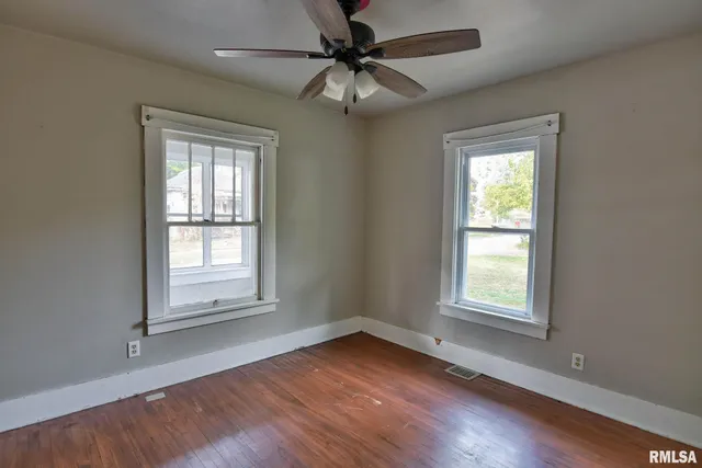 $89,900 | 402 East Adams Street, Taylorville, IL 62568