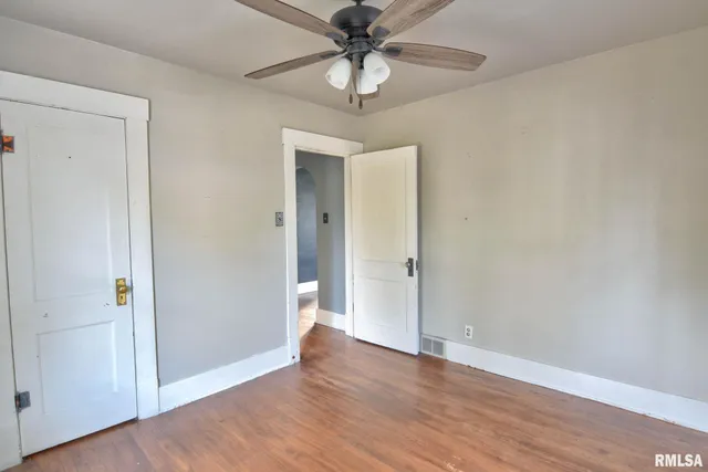 $89,900 | 402 East Adams Street, Taylorville, IL 62568