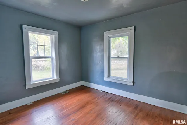 $89,900 | 402 East Adams Street, Taylorville, IL 62568