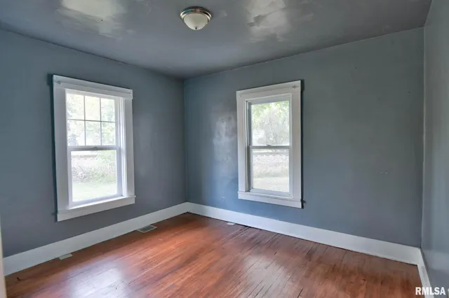 $89,900 | 402 East Adams Street, Taylorville, IL 62568