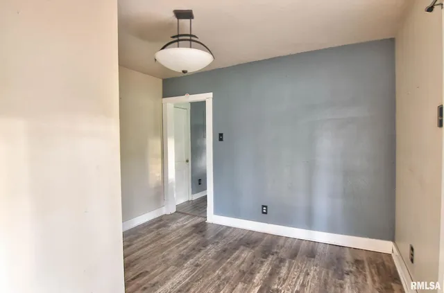 $89,900 | 402 East Adams Street, Taylorville, IL 62568