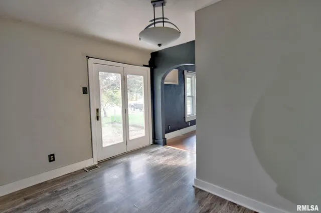 $89,900 | 402 East Adams Street, Taylorville, IL 62568