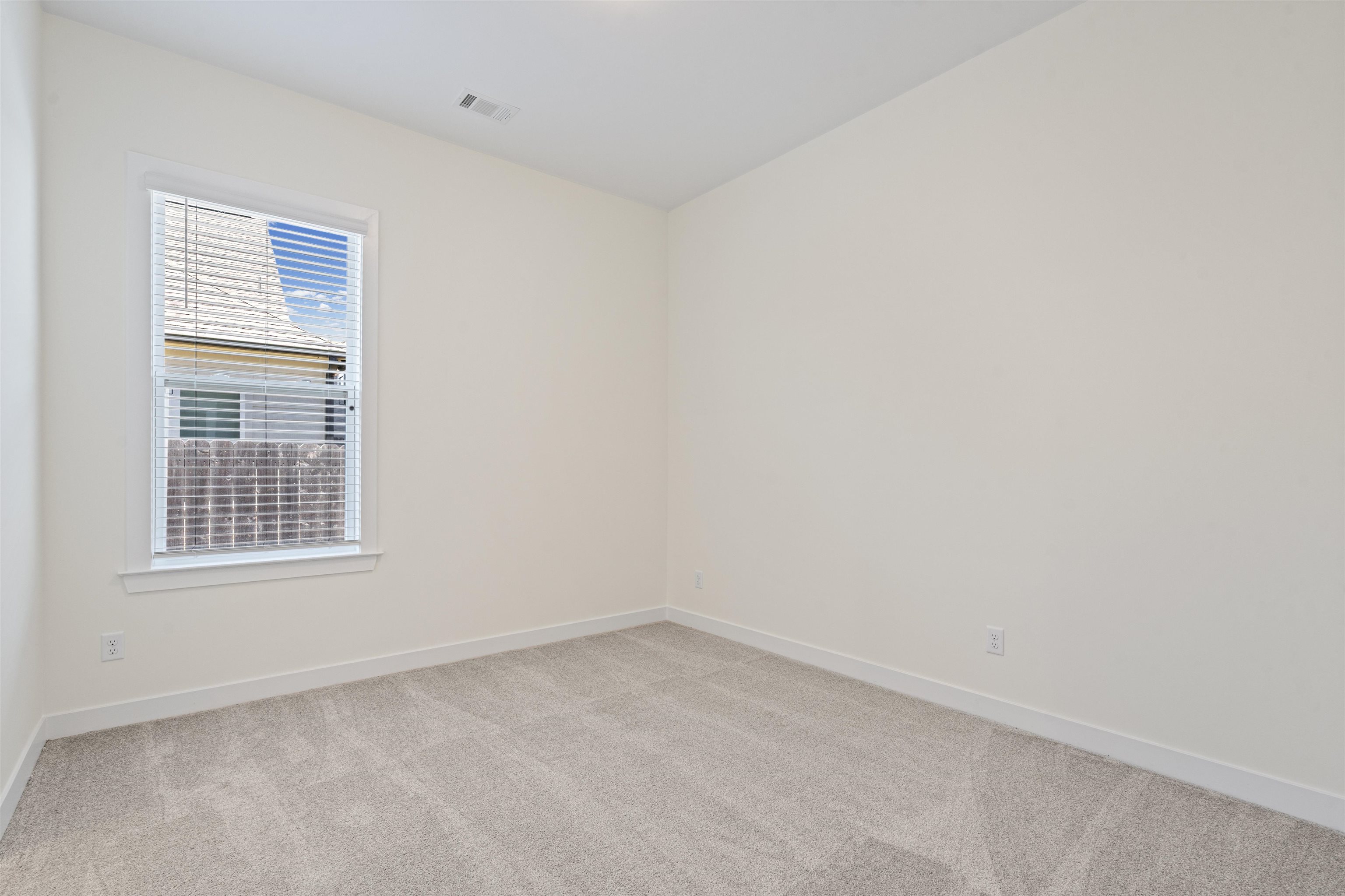 5666 Pleasant Pk Place Arlington, TN 38002 - Photo 8 of 27 Light beige wall-to-wall carpeting complements the neutral wall color