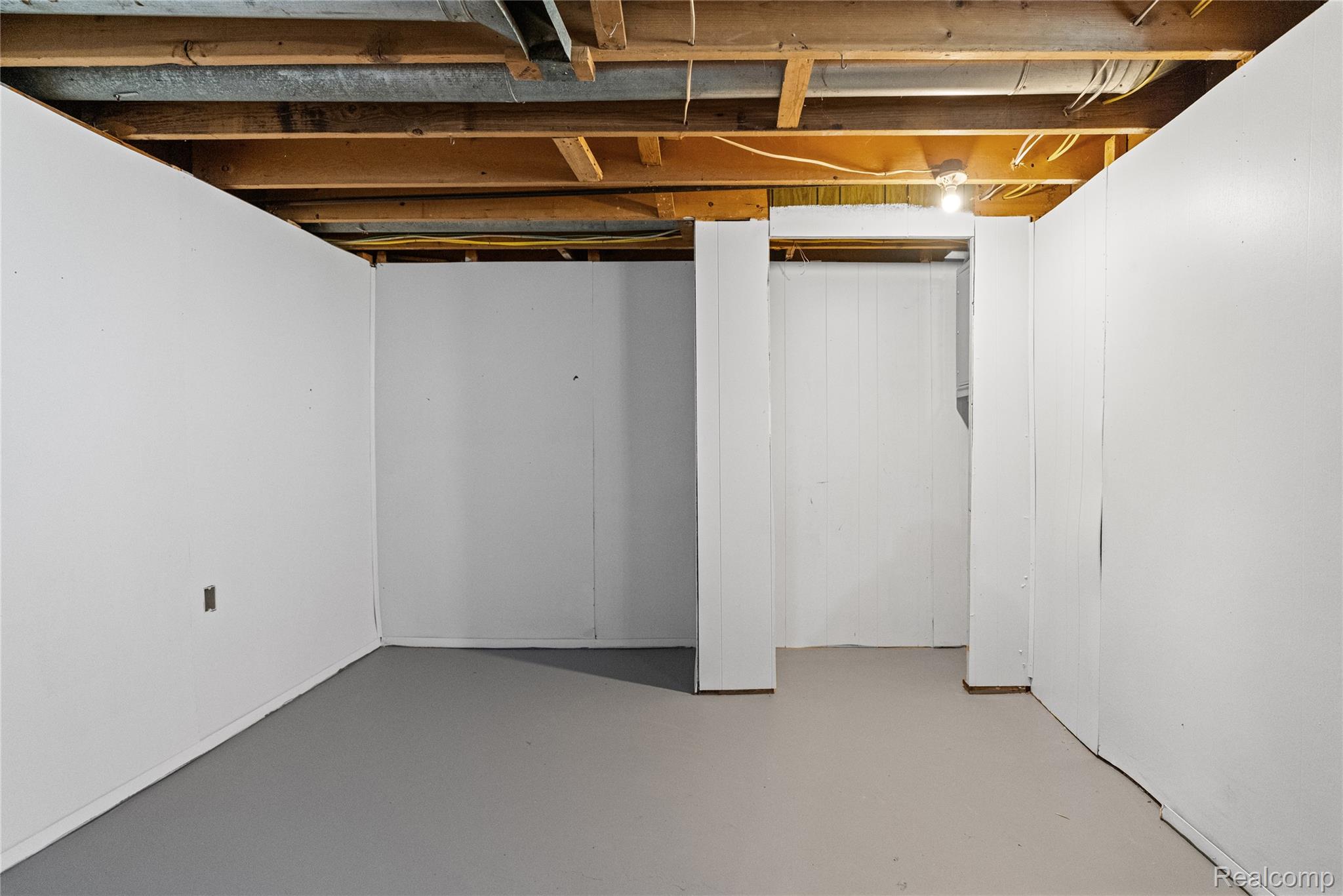 3710 Branch Road Flint, MI 48506 - Photo 33 of 46 Roon in basement