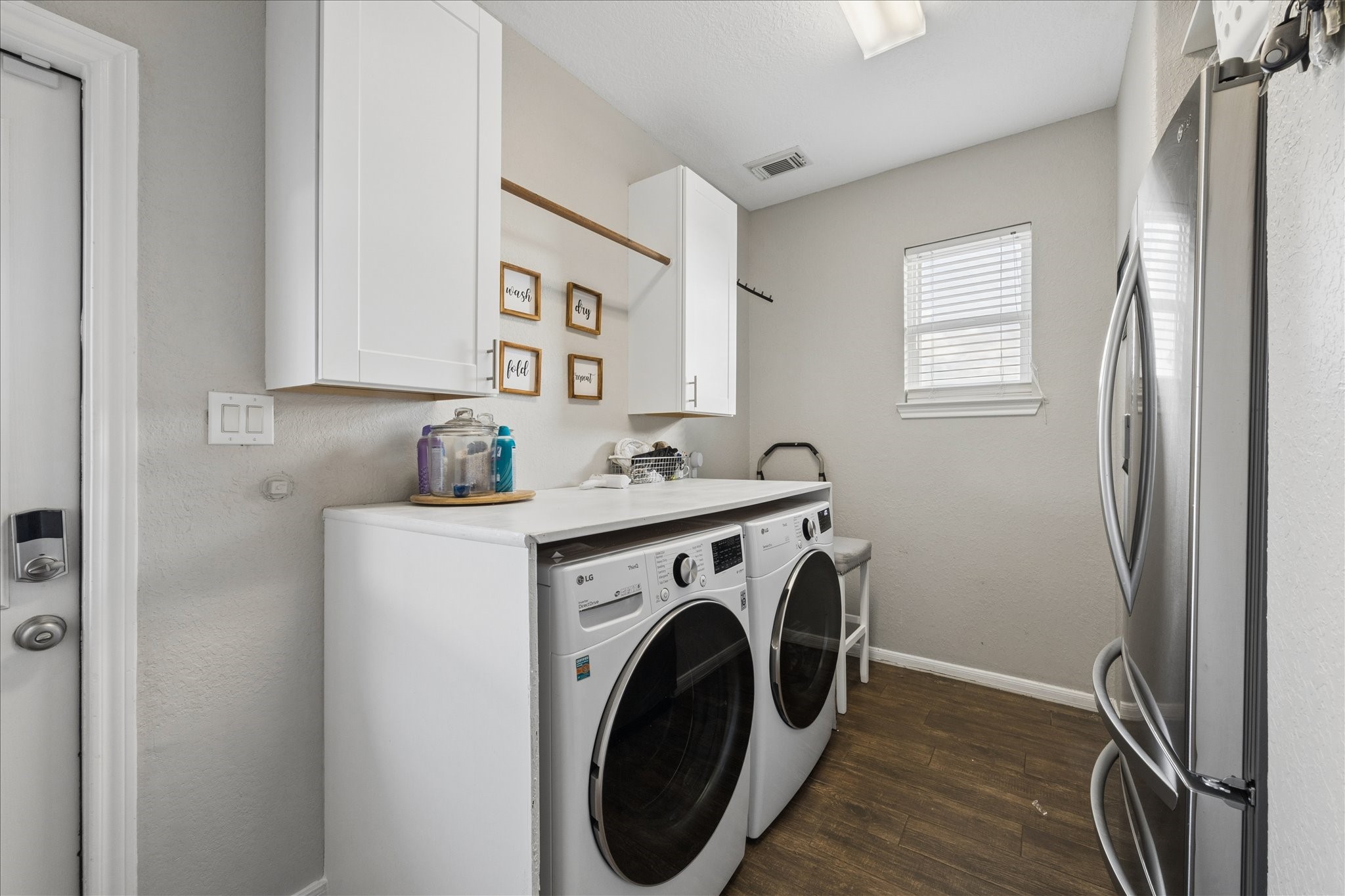 2702 Horseshoe Lane Rosharon, TX 77583 - Photo 34 of 43 Spacious utility room with additional storage and everyday convenience.