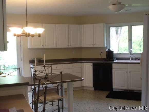 2525 Old River Road Springfield, IL 62707 - Photo 5 of 22