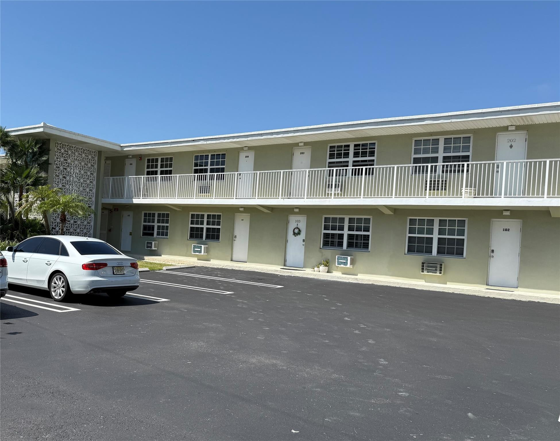 1105 South Riverside Drive, Unit 205 Pompano Beach, FL 33062 - Photo 5 of 19 Photo 5