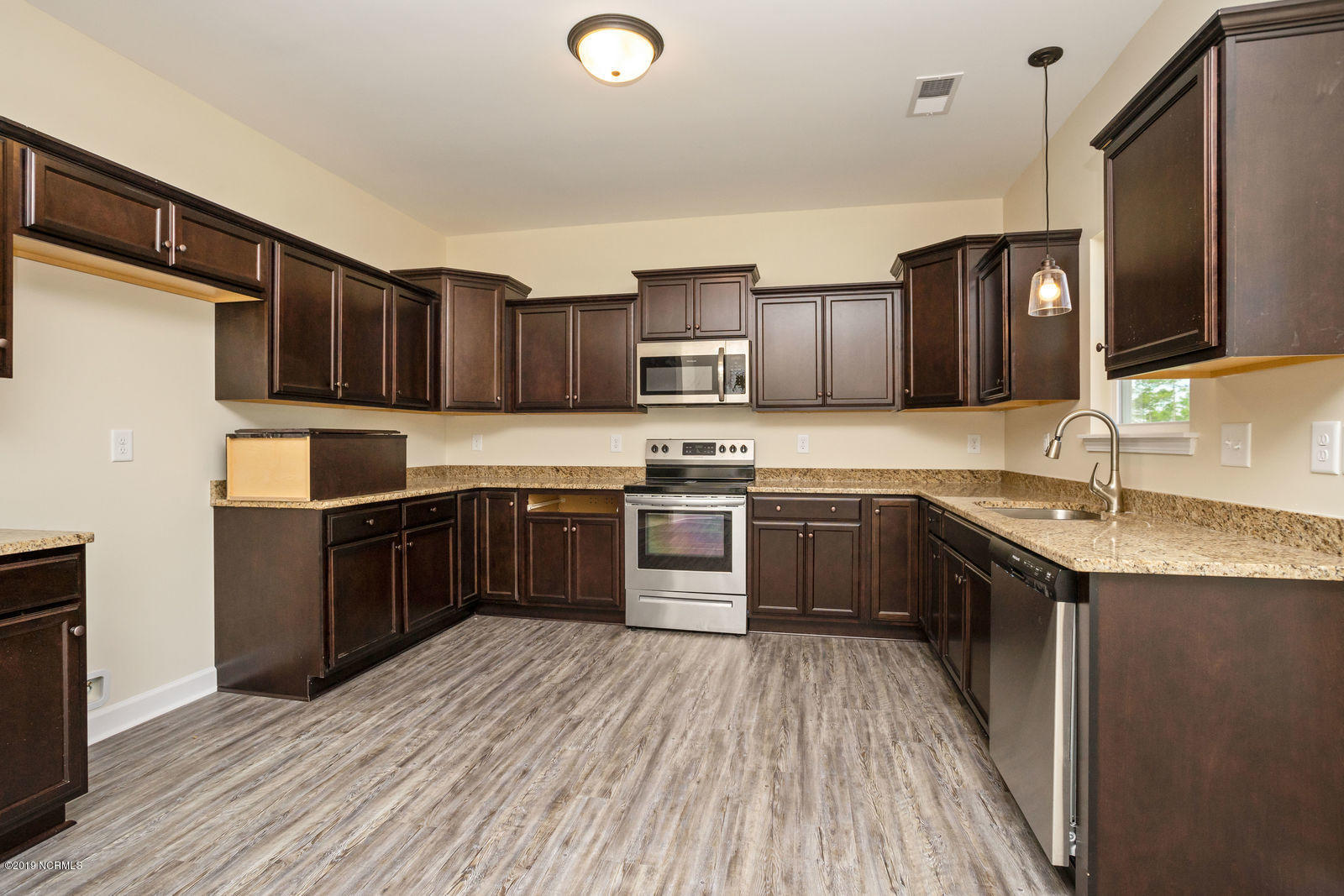 302 Windward Landing Holly Ridge, NC 28445 - Photo 19 of 25 SIMILAR PHOTO