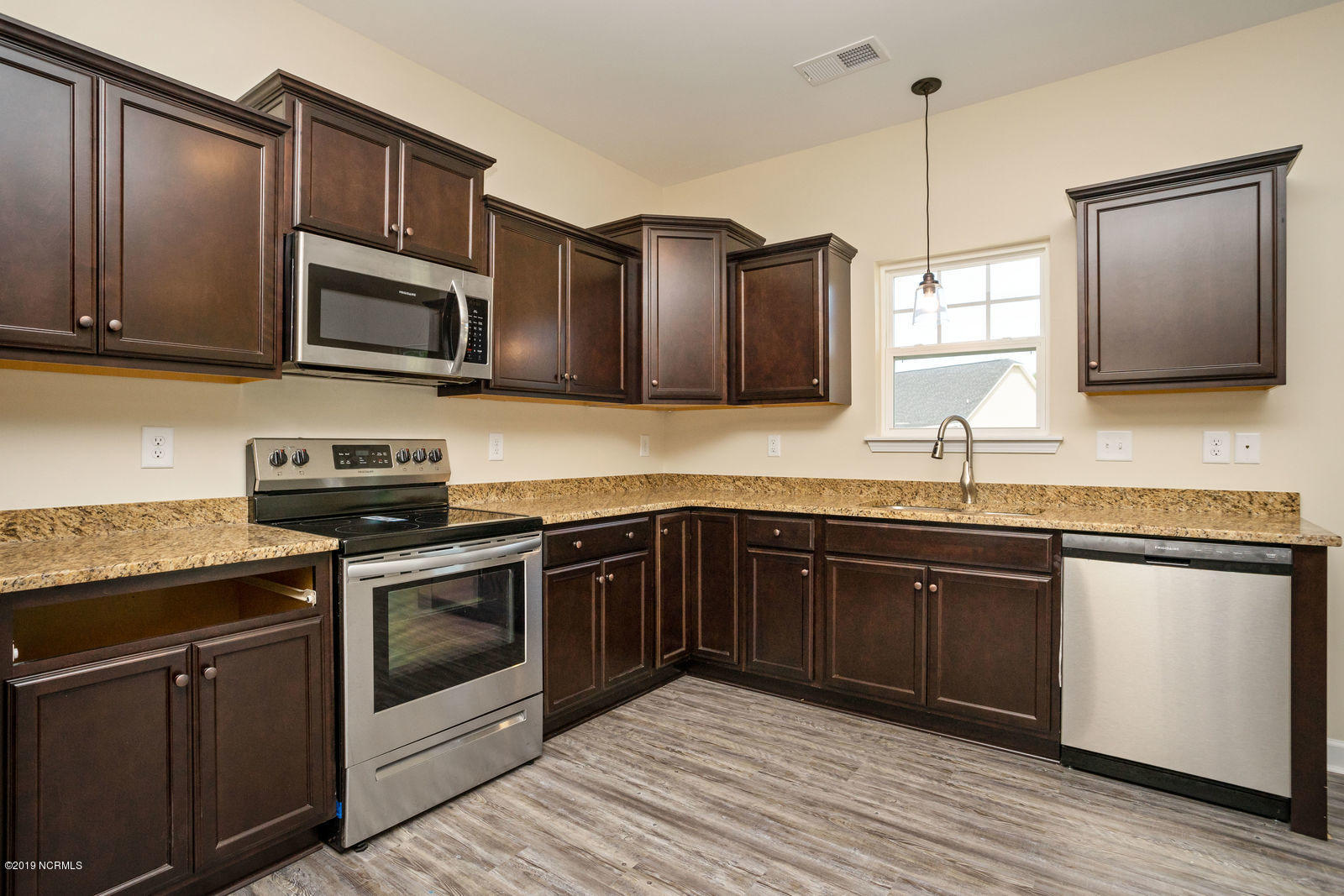 302 Windward Landing Holly Ridge, NC 28445 - Photo 20 of 25 SIMILAR PHOTO