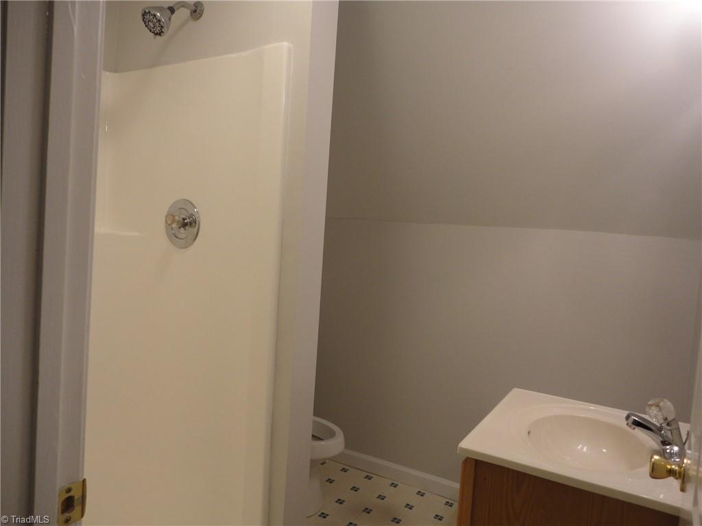 5042 Davis Road Winston-Salem, NC 27105 - Photo 11 of 20 Gallery Image 11