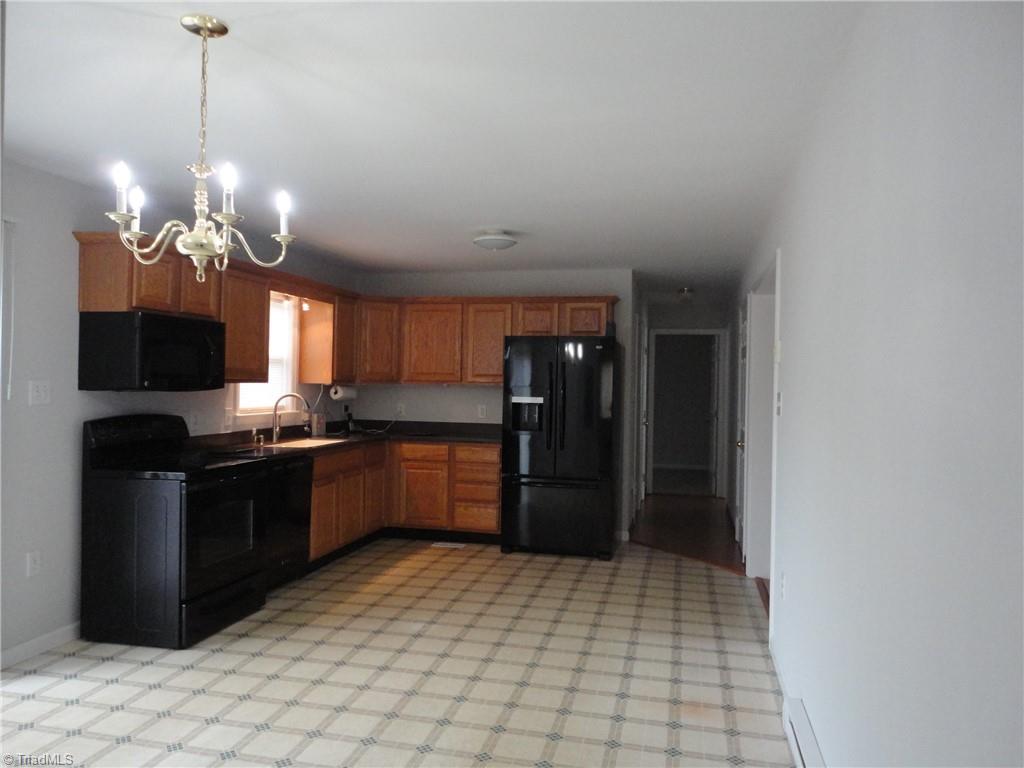 5042 Davis Road Winston-Salem, NC 27105 - Photo 4 of 20 Gallery Image 4