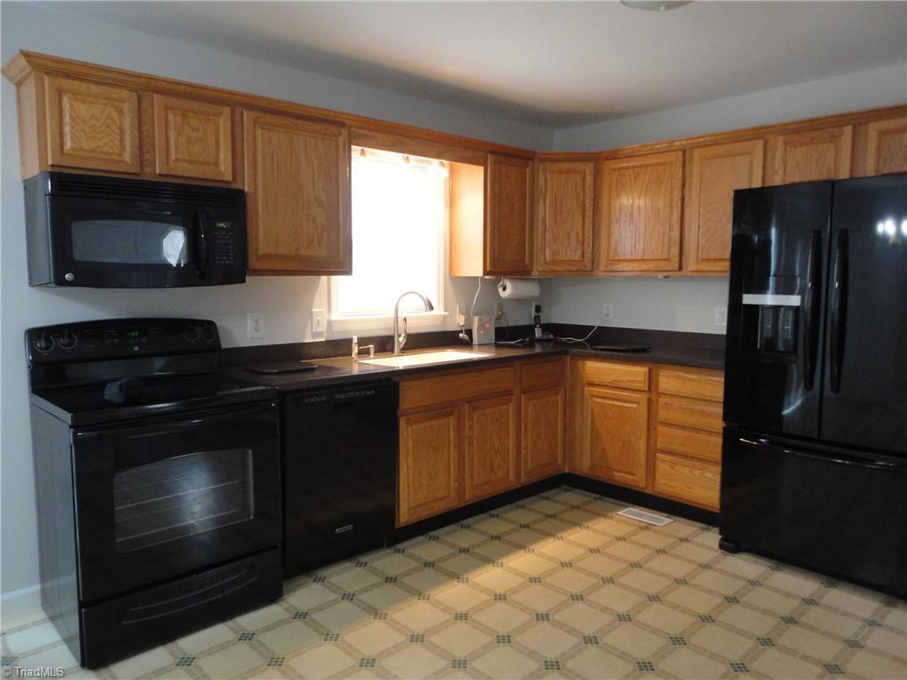 5042 Davis Road Winston-Salem, NC 27105 - Photo 5 of 20 Gallery Image 5