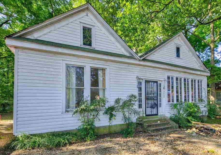 3459 Spottswood Avenue Memphis, TN 38111 - Photo 1 of 9 a front view of a house with a yard
