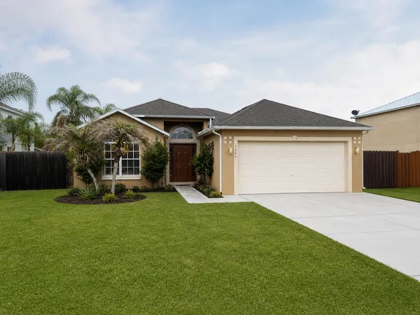 $2,400 | 3426 Northwest 38th Avenue, Unit 3426, Okeechobee, FL 34972