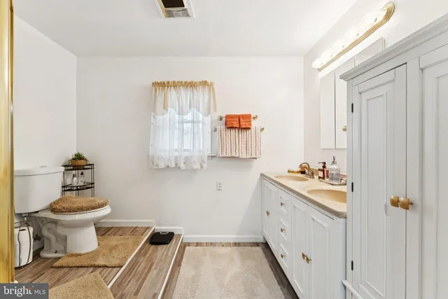 $599,999 | 14556 Eastman Street, Woodbridge, VA 22193