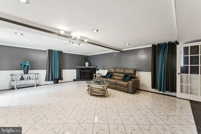 $599,999 | 14556 Eastman Street, Woodbridge, VA 22193