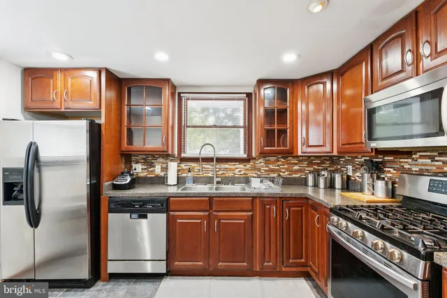 $599,999 | 14556 Eastman Street, Woodbridge, VA 22193