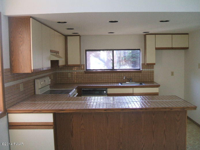 155 Stream Court Bushkill, PA 18324 - Photo 4 of 9 Gallery Image 4