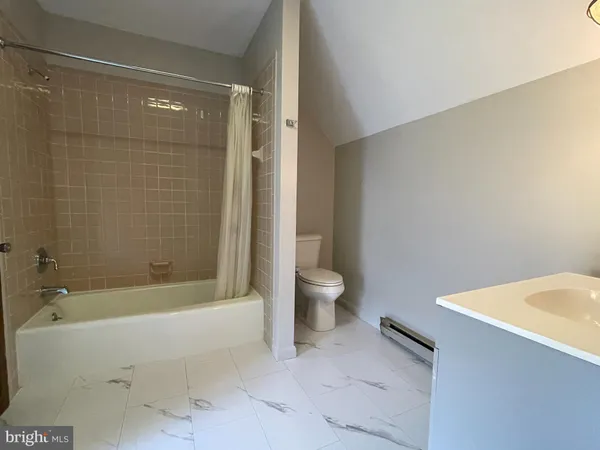 a bathroom with a bathtub and toilet