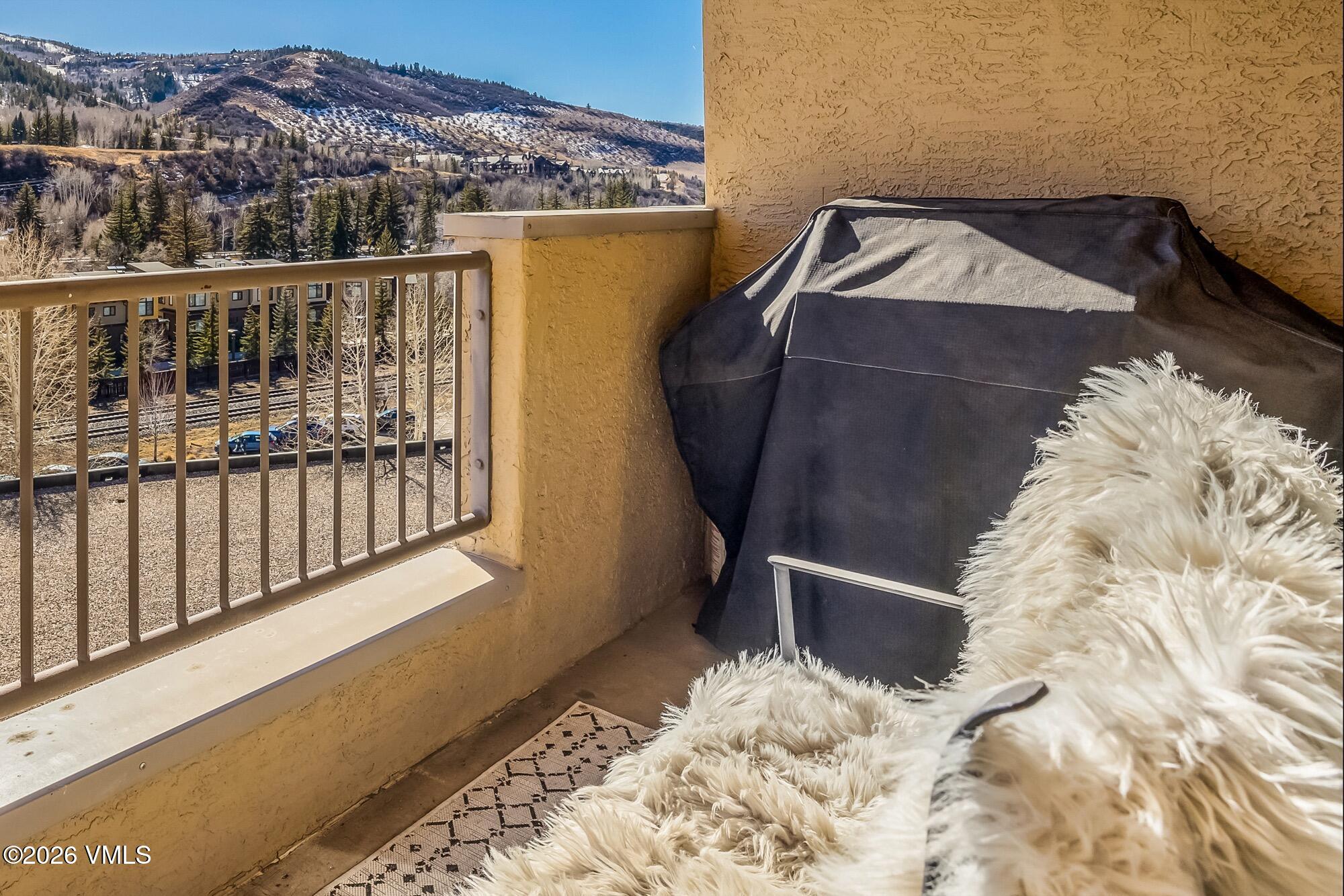 137 Benchmark Road, Unit 513 Avon, CO 81620 - Photo 21 of 31 a view of roof deck