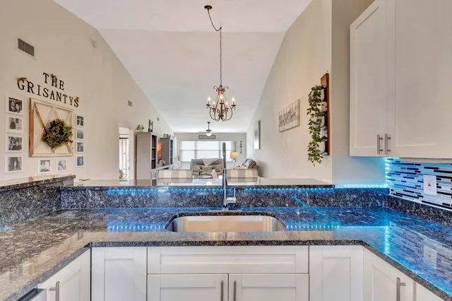 $2,700 | 4693 Lucerne Lakes Boulevard East, Unit 203, Lake Worth, FL 33467