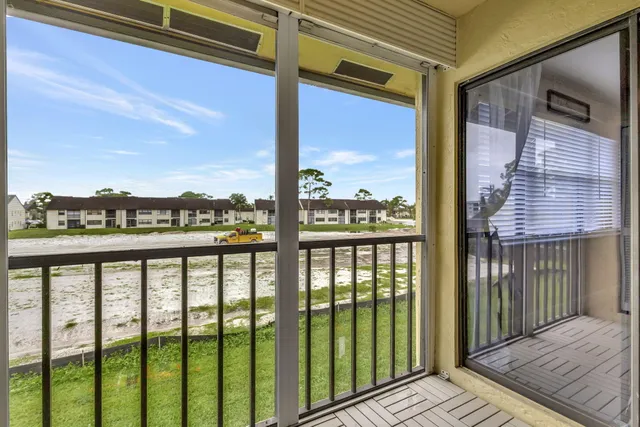 $2,700 | 4693 Lucerne Lakes Boulevard East, Unit 203, Lake Worth, FL 33467