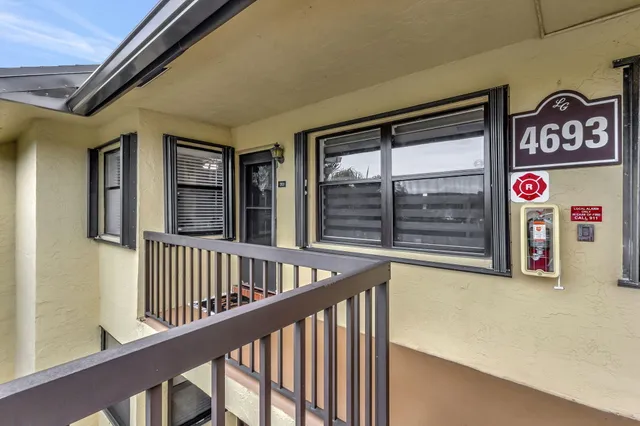 $2,700 | 4693 Lucerne Lakes Boulevard East, Unit 203, Lake Worth, FL 33467