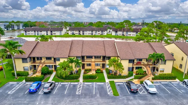 $2,700 | 4693 Lucerne Lakes Boulevard East, Unit 203, Lake Worth, FL 33467