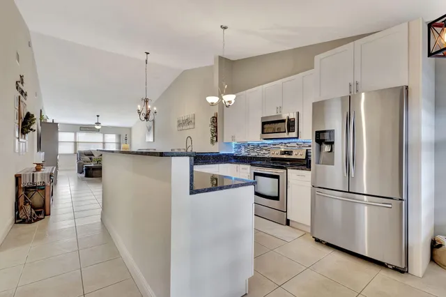 $2,700 | 4693 Lucerne Lakes Boulevard East, Unit 203, Lake Worth, FL 33467