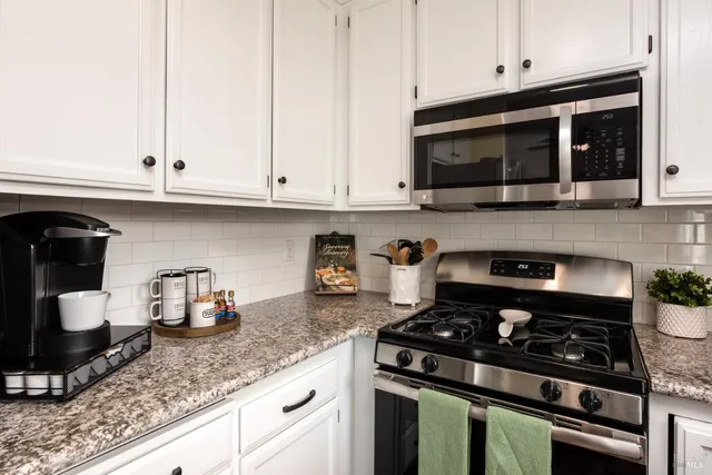 $599,000 | 2734 Lakeview Drive, Santa Rosa, CA 95405