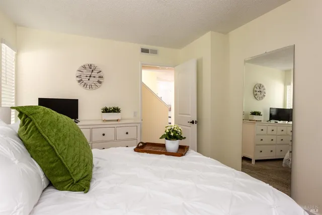 $599,000 | 2734 Lakeview Drive, Santa Rosa, CA 95405