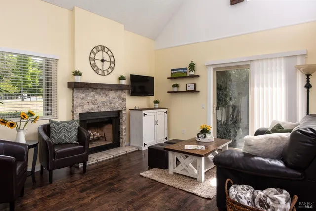 $599,000 | 2734 Lakeview Drive, Santa Rosa, CA 95405