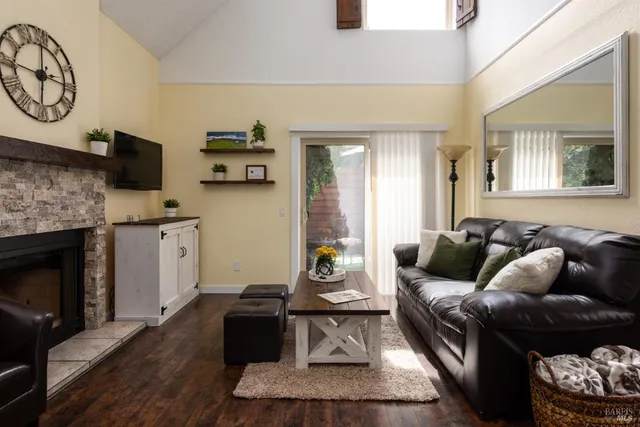 $599,000 | 2734 Lakeview Drive, Santa Rosa, CA 95405