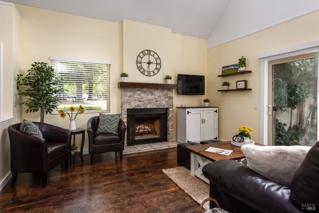 $599,000 | 2734 Lakeview Drive, Santa Rosa, CA 95405