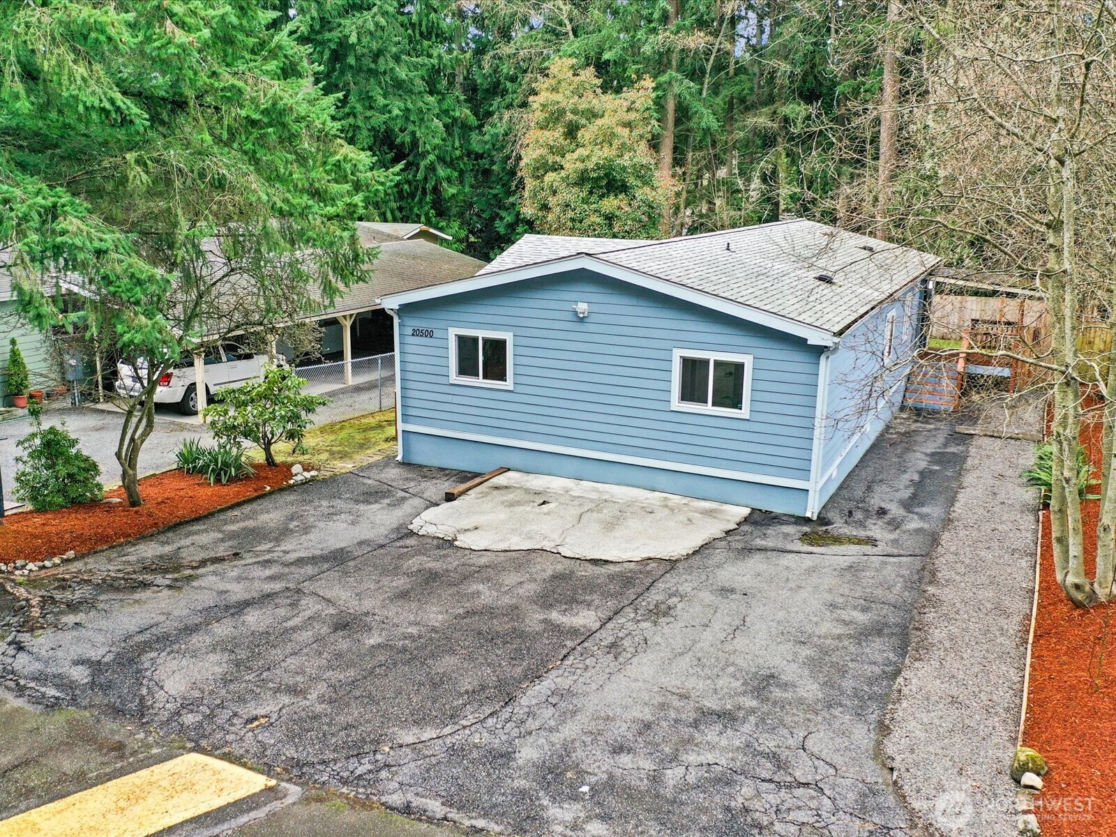 20500 32nd Drive Southeast Bothell, WA 98012 - Photo 33 of 39 a backyard of a house with plants and trees