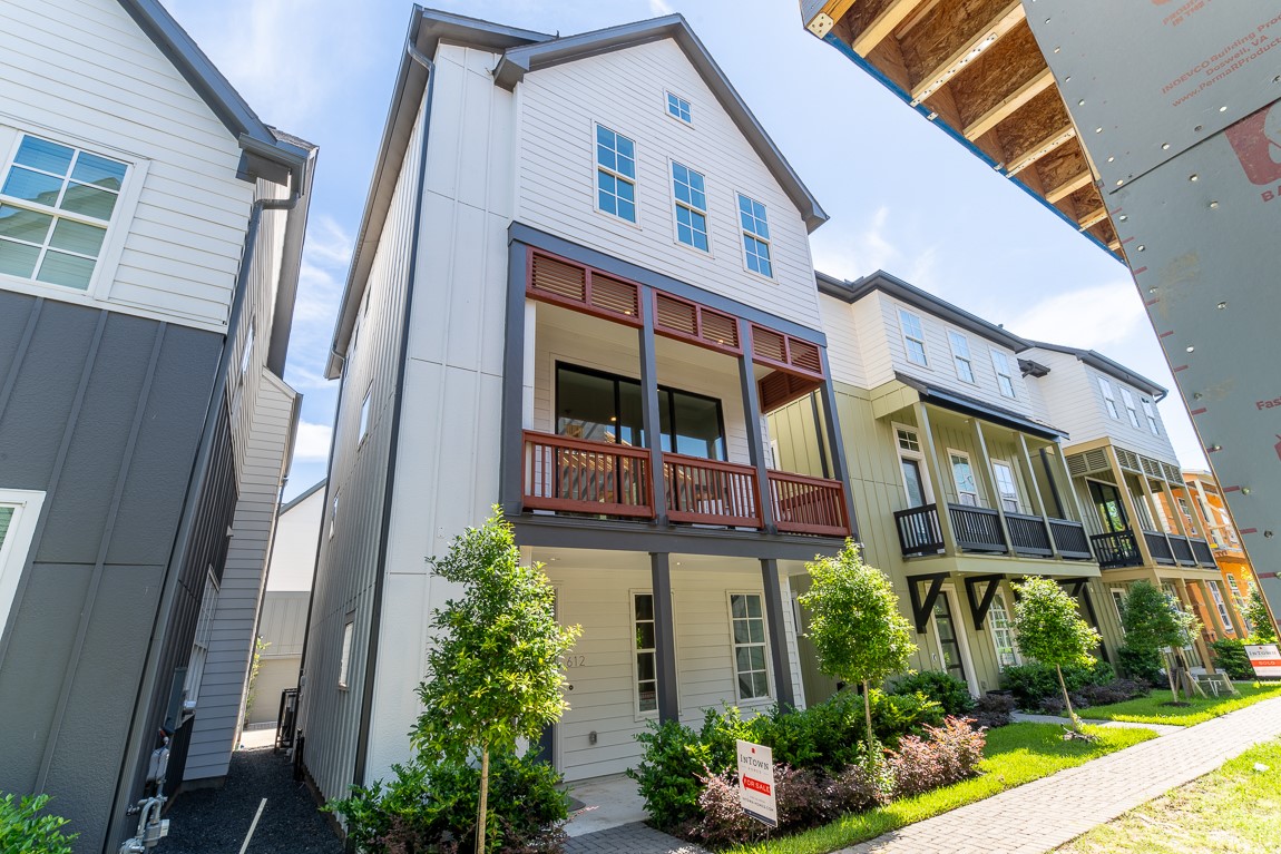 612 Delmar Street Houston, TX 77023 - Photo 5 of 19 No "cookie-cutter" homes in this community of 40 homes! All unique.