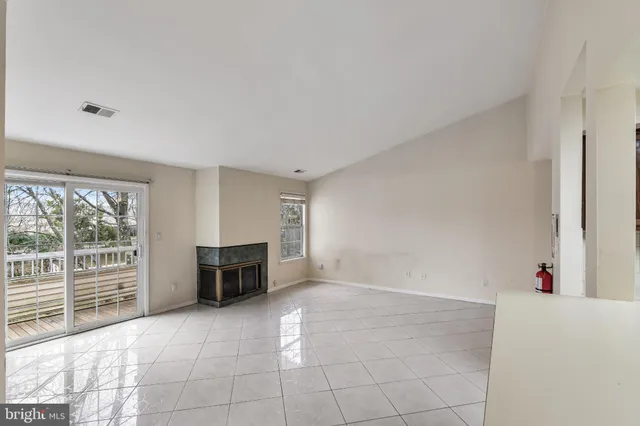 $2,000 | 119 Acadia Court, Unit 10, Princeton, NJ 08540