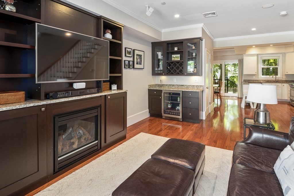 257 West 3rd Street, Unit 3 Boston, MA 02127 - Photo 4 of 18