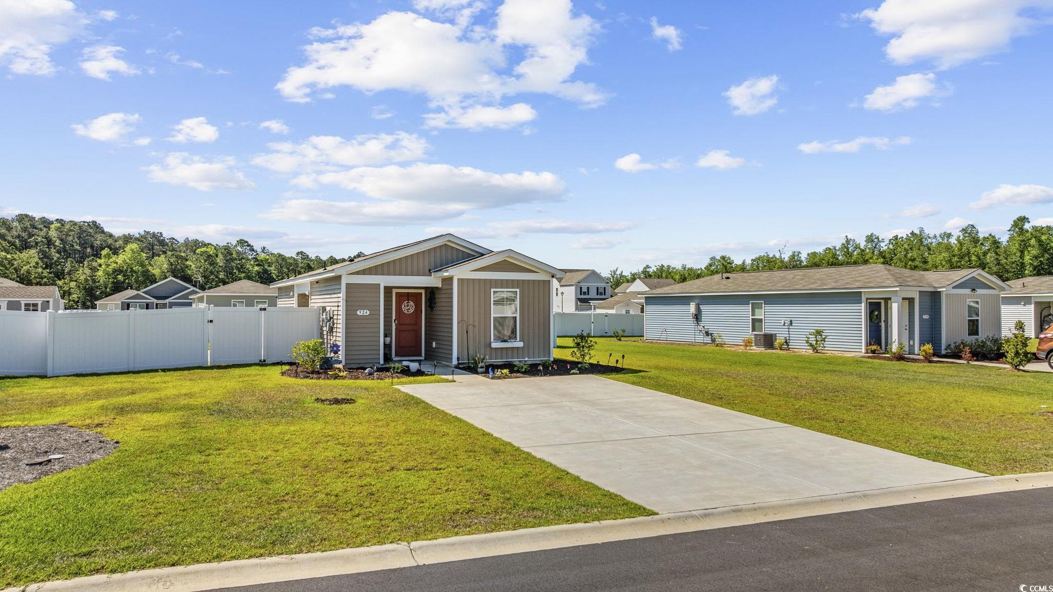 924 Akron Street Conway, SC 29526 - Photo 4 of 37 View of front of house with driveway and board and batten siding