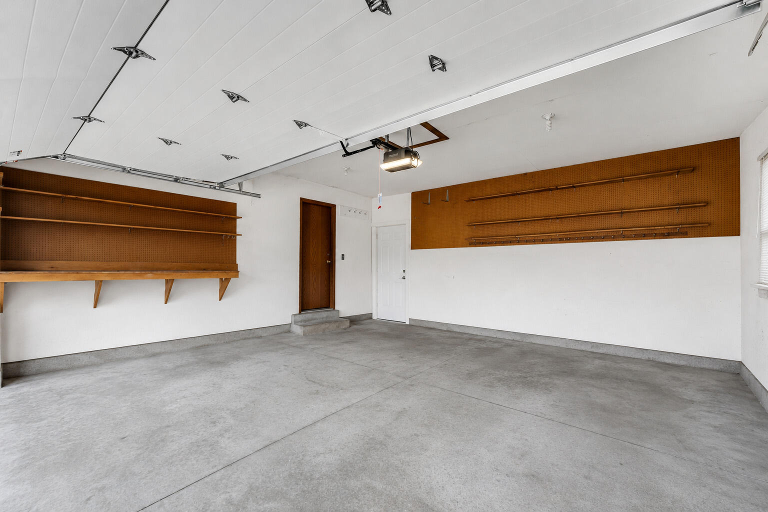6615 Chesapeake Road Caledonia, WI 53406 - Photo 26 of 30 Garage