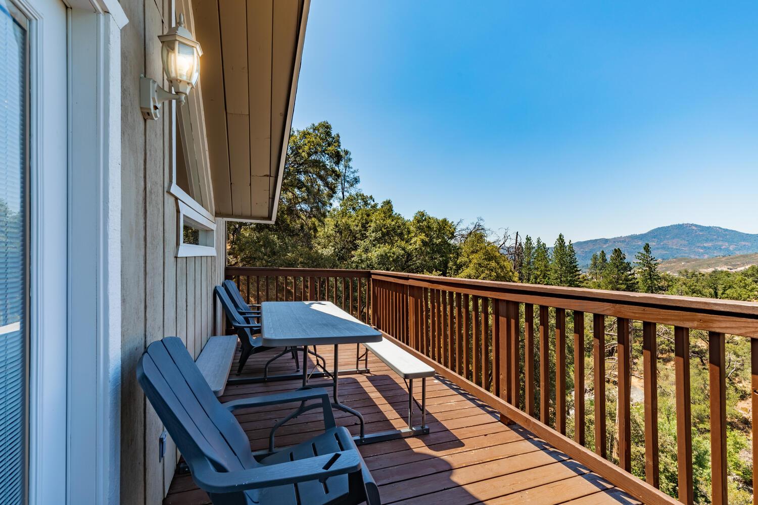 42492 Buckeye Road Oakhurst, CA 93644 - Photo 19 of 38 a balcony with wooden floor table and chairs