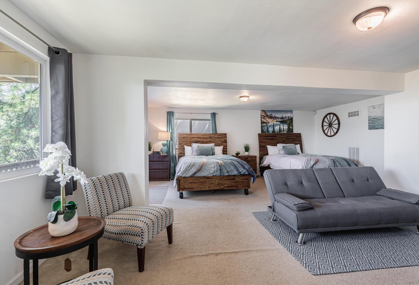 42492 Buckeye Road Oakhurst, CA 93644 - Photo 26 of 38 a bedroom with furniture and a couch