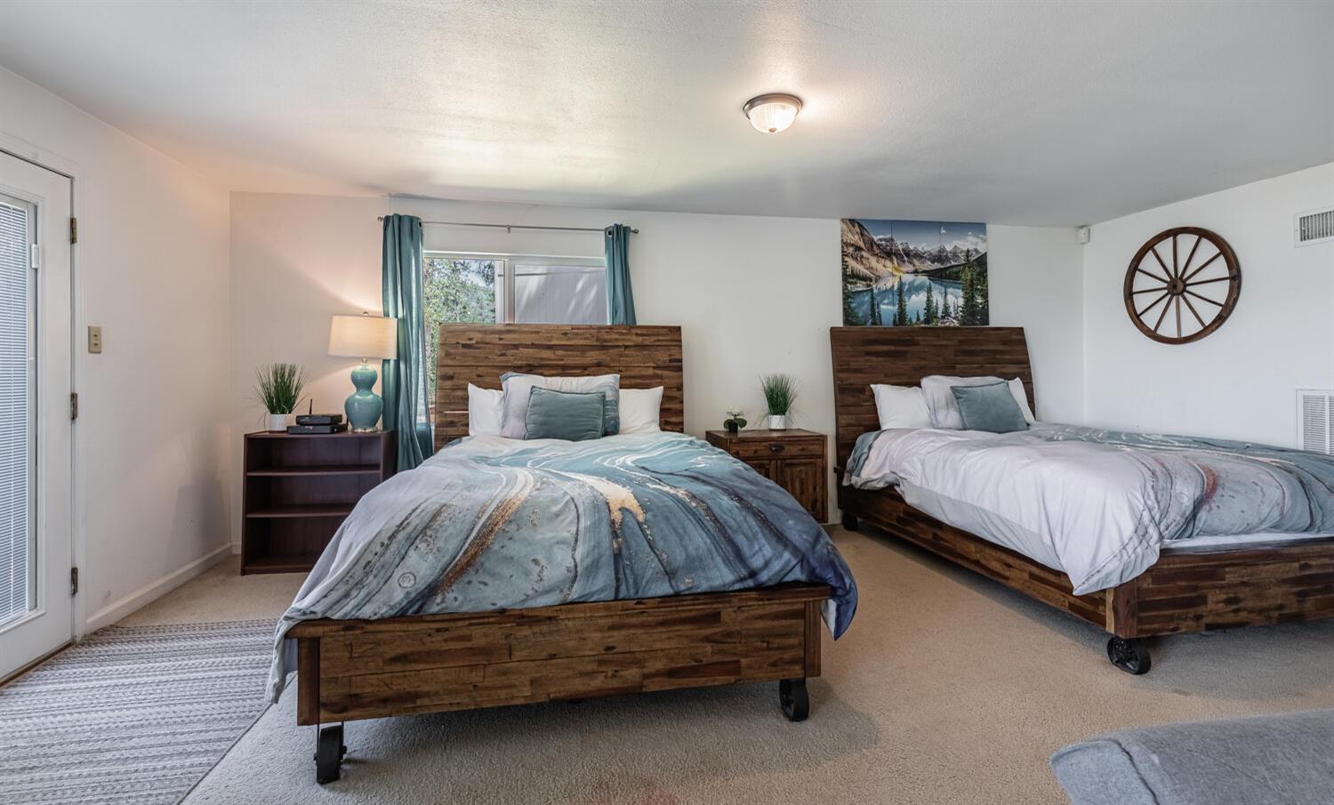 42492 Buckeye Road Oakhurst, CA 93644 - Photo 27 of 38 a bedroom with a bed and a window