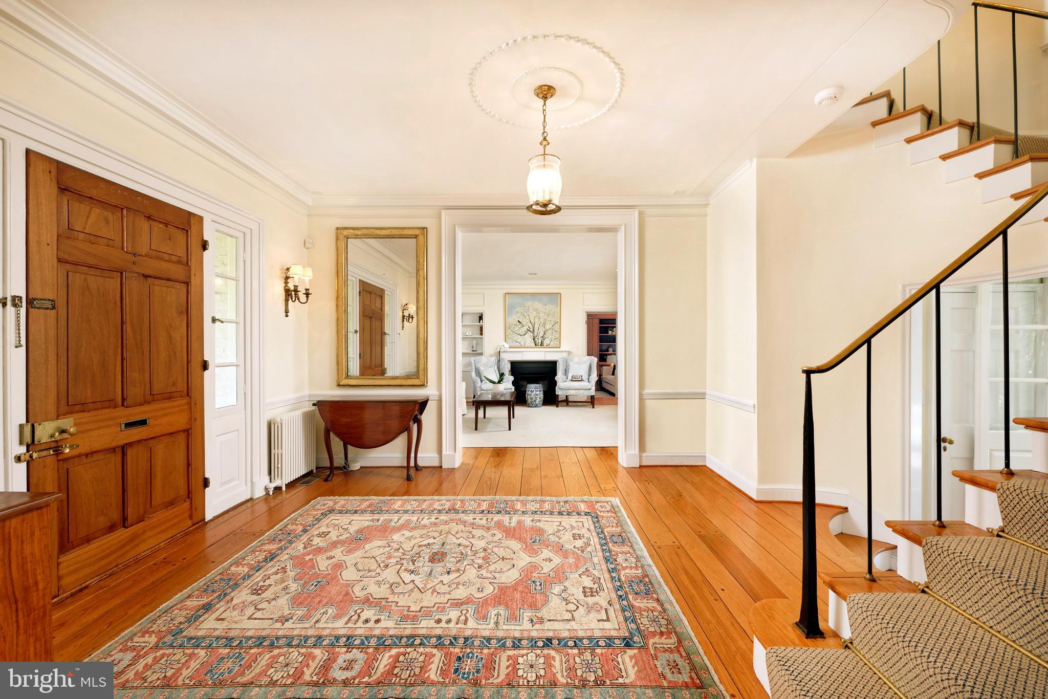 6237 Radcliff Road Alexandria, VA 22307 - Photo 8 of 61 Spacious entry foyer is inviting