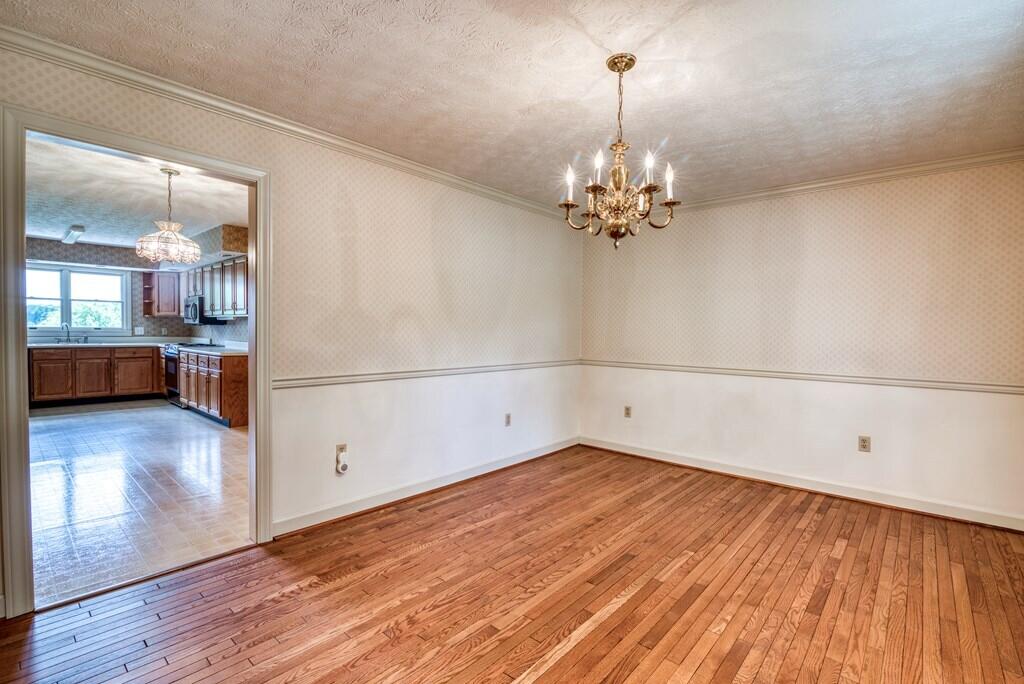 389 Winterham Drive Abingdon, VA 24211 - Photo 15 of 52 Dining Room view into Kitchen