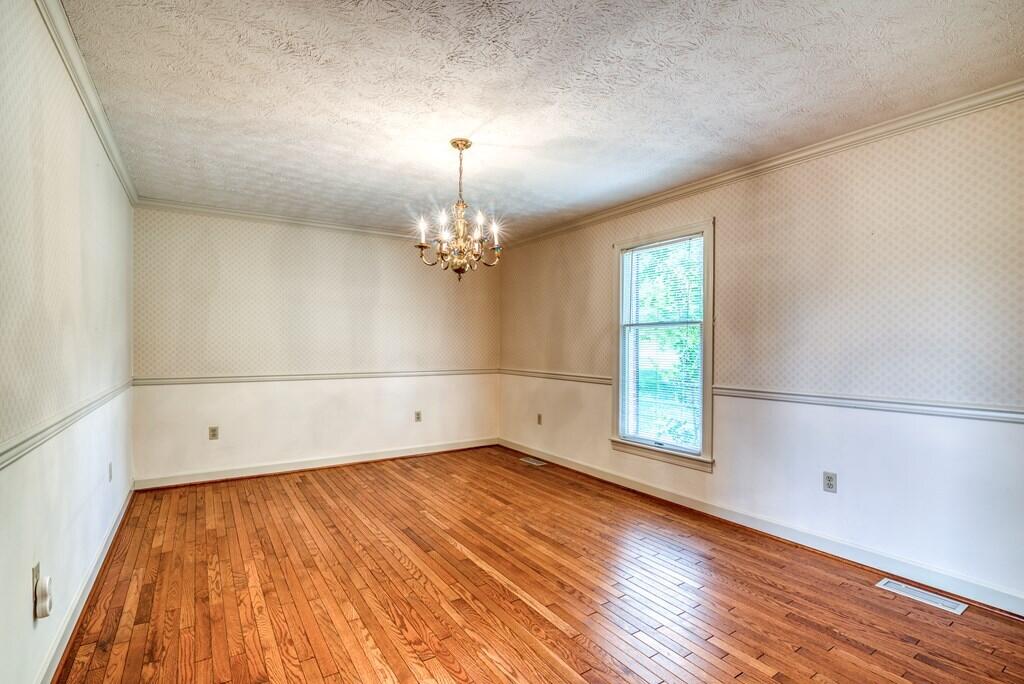 389 Winterham Drive Abingdon, VA 24211 - Photo 16 of 52 Dining Room faces Winterham Drive