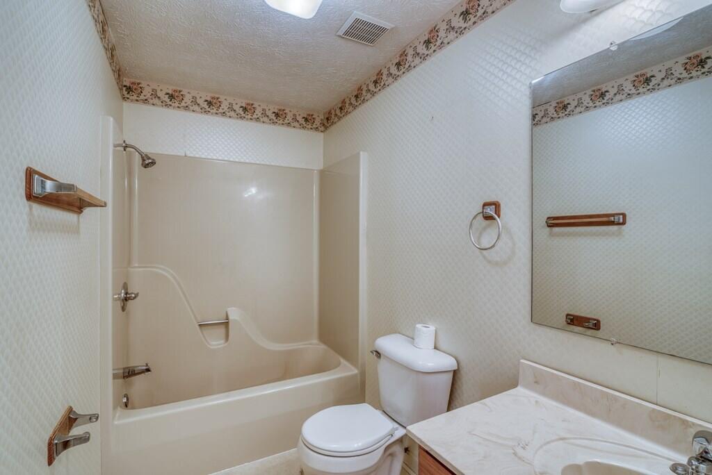 389 Winterham Drive Abingdon, VA 24211 - Photo 38 of 52 Full Hallway Bath