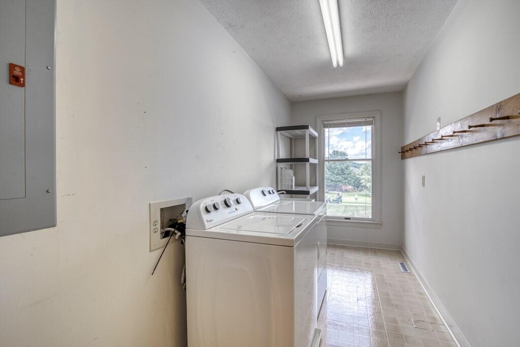389 Winterham Drive Abingdon, VA 24211 - Photo 40 of 52 Laundry Room with Washer and Dryer
