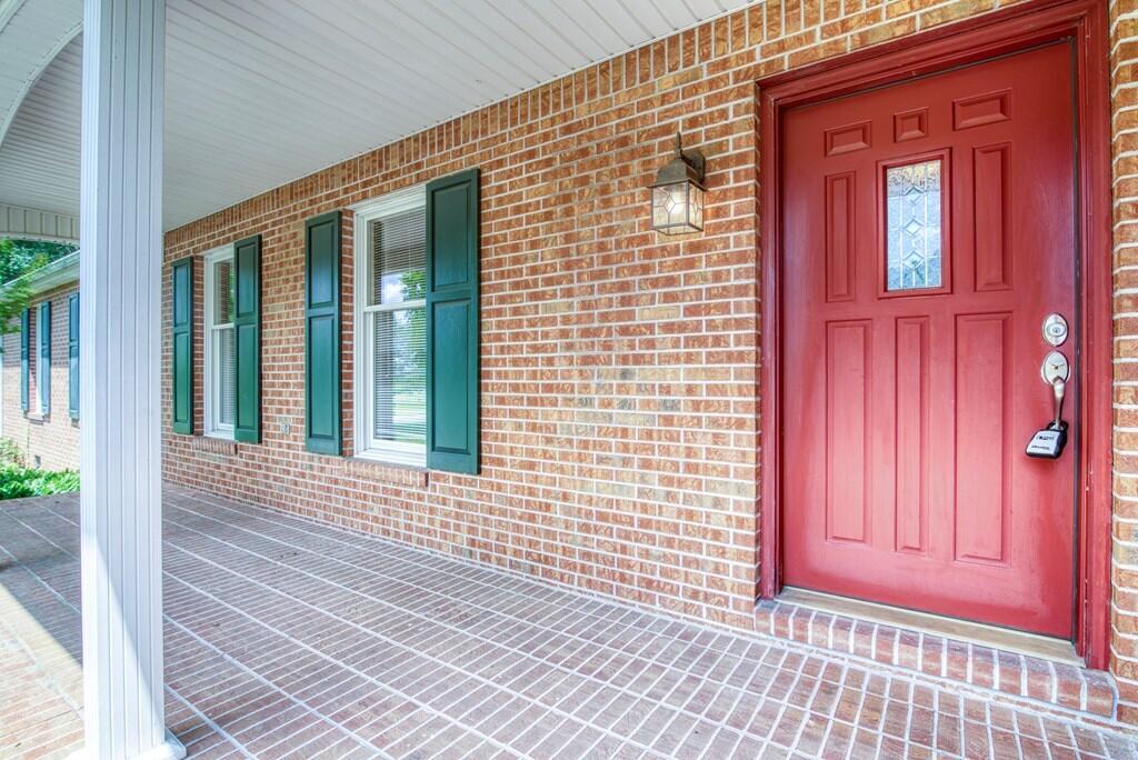 389 Winterham Drive Abingdon, VA 24211 - Photo 9 of 52 Covered Front Porch